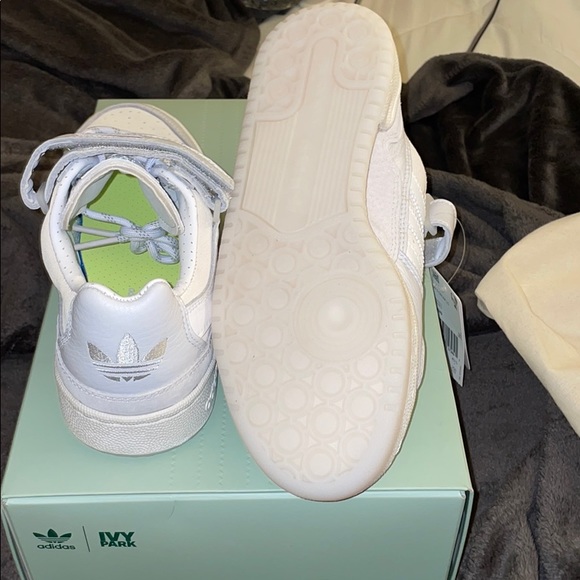 Beyoncé “Ivy Park Forum Lo” W 8 1/2, M 7 1/2 - Picture 6 of 9